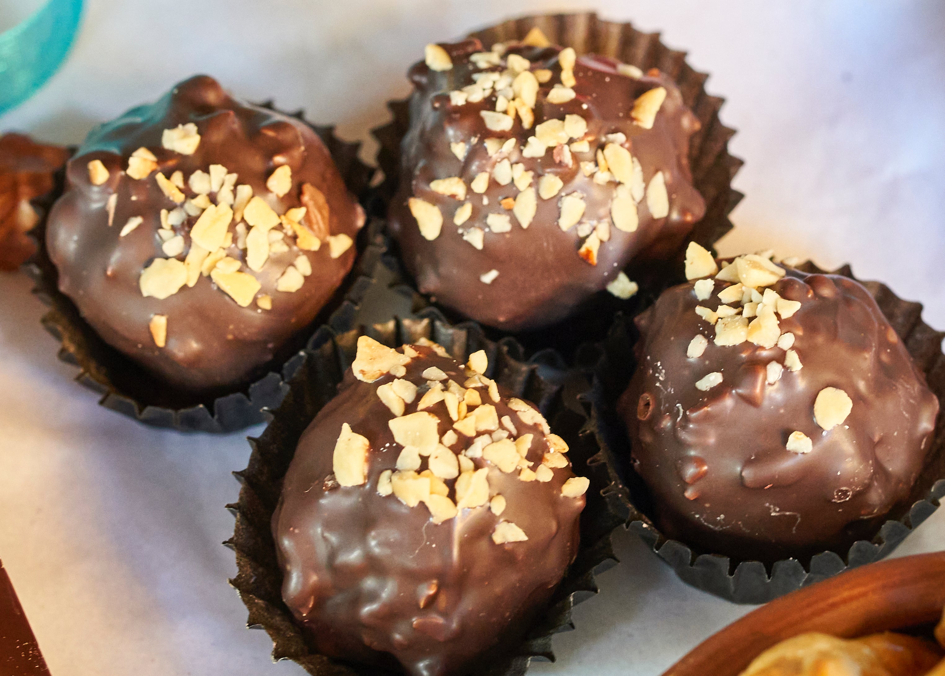 BOMBONES